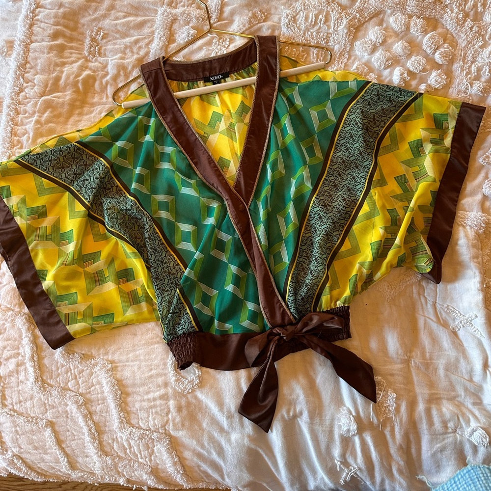 XOXO size medium cold shoulder blouse. Silky fabric. No smoking home